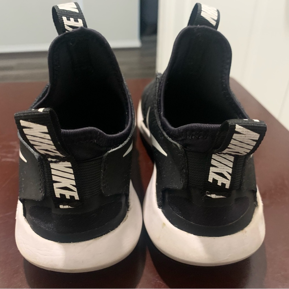 Nike tennis shoes Black and White